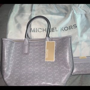 Michael Kors Small/Mini Tote w/ cardholder